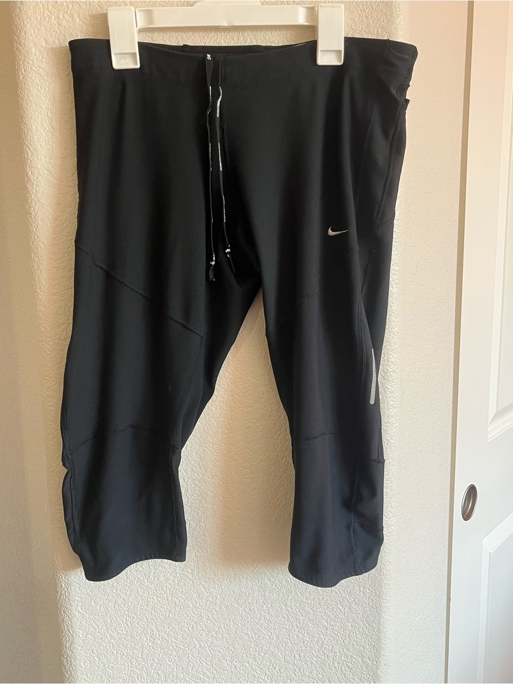 Nike Dri-FIT Black Capri Leggings - Women's Medium